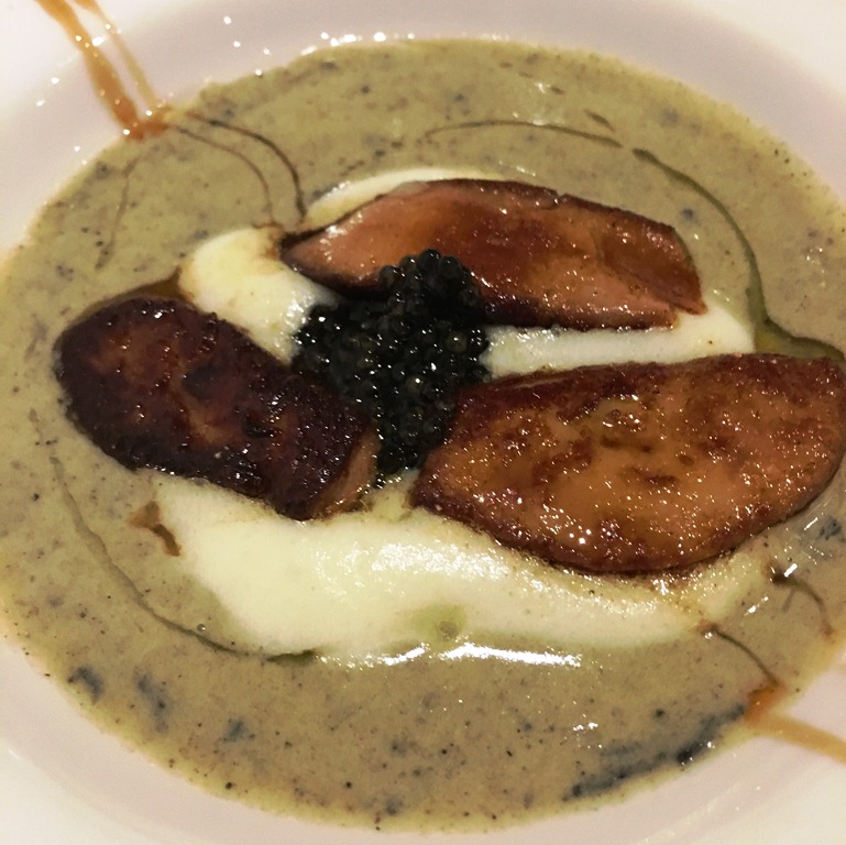 Espuma de patata con foie caramelizado y Caviar Nacarii